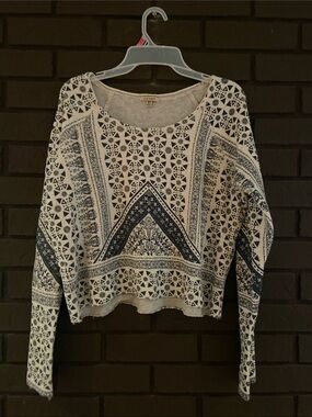 Anama Cream and Navy Blue Cropped Crewneck Sweater
